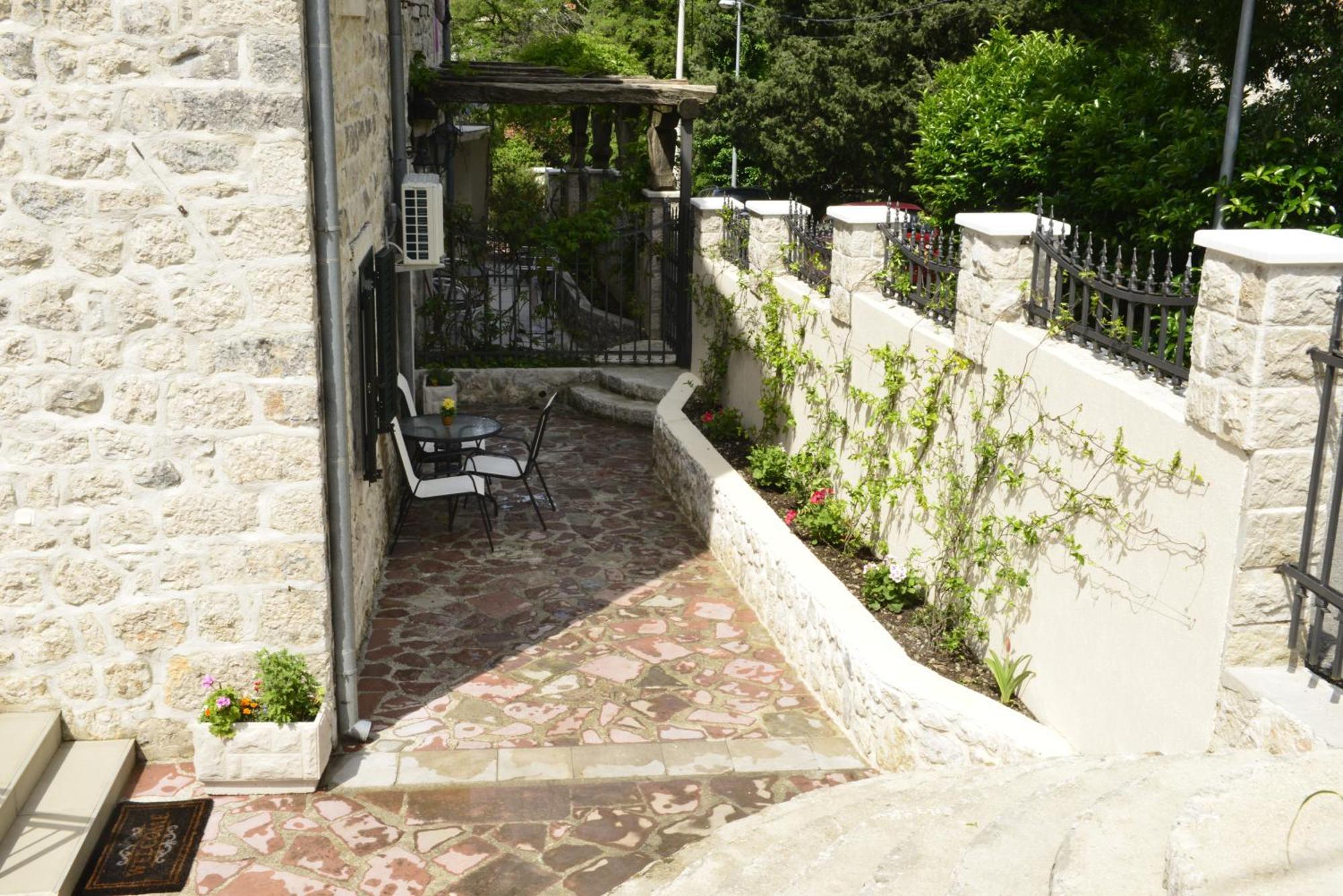 Villa Andrea Apartments With Parking Kotor Exterior foto